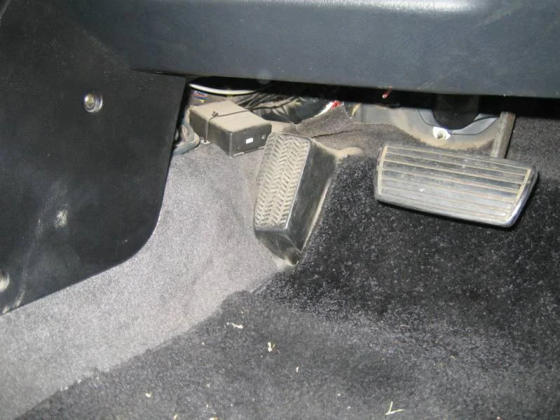 Put the 4WS ECU into diagnostic mode via the SCS connector