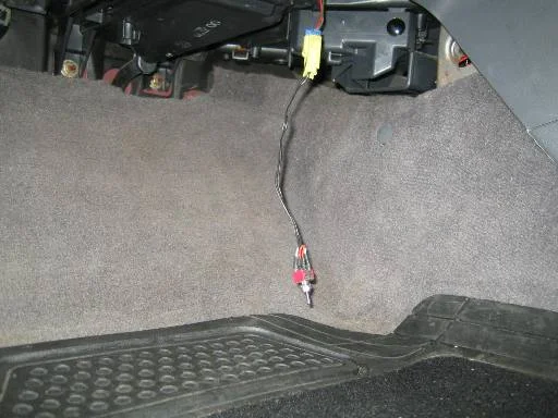 Locate the SCS connector (OBD1/OBD2 cars)
