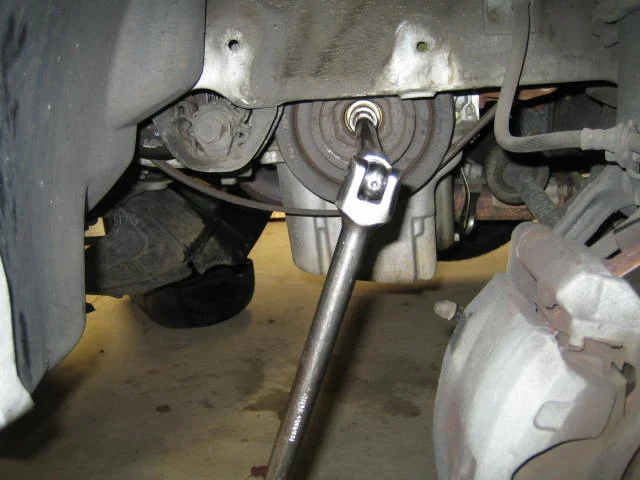 Fit a breaker bar to the crankshaft pulley bolt