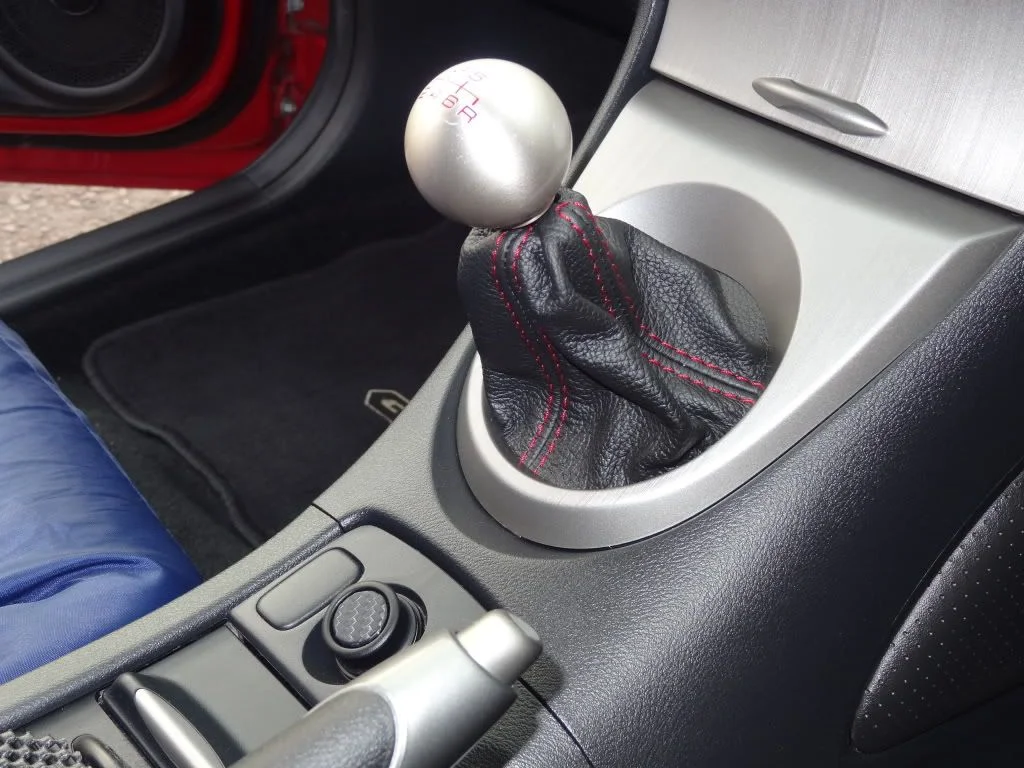 Honda Civic (Mk8) Gear Knob and Shift Gaiter Replacement