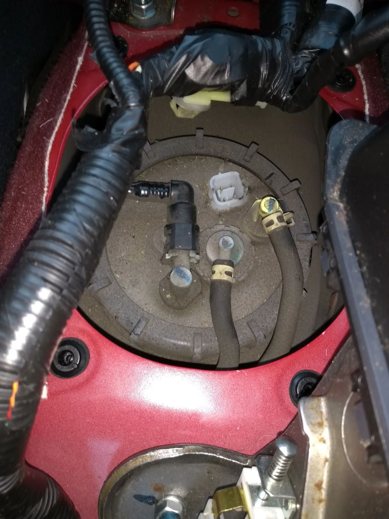 Honda Civic Type R (FN2) In-Tank Fuel Filter and Pump Replacement